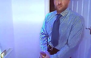 Empresario Barbudo: Punheta Solo Amadora