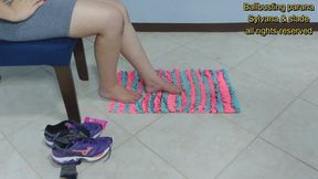 241 A footjob massage with perfect feet