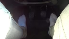 Pedalpuming in white socks