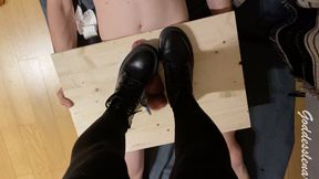 Goddesslena: CBT mit Boots & Highheels