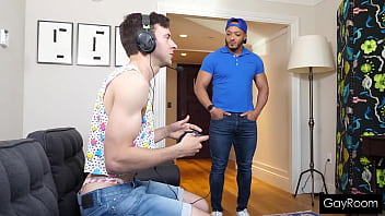 Broke Gaymer Twink Lets Delivery Guy Drill His Butthole