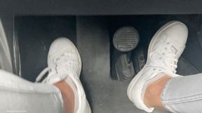 CRAZY ITCHY FOOT WHILE DRIVING - MOV Mobile Version