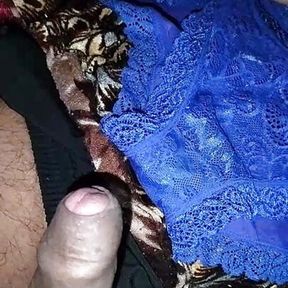 Fucking my girlfriend&#039;s panty in her room