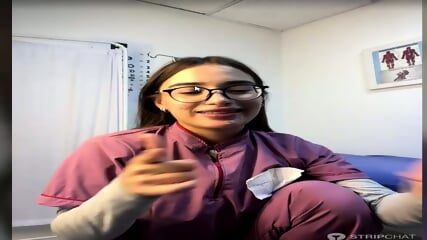 pequea doctoraSweetMilaa1 muetsra sus atributoos