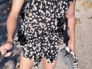 linda ladyboy en publico con minifalda y sandalias muy caliente
