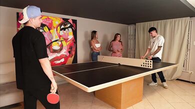 Pierde Contra Mi En Una Apuesta y Le Toca Verme Follar Con Su Novia y Su Amiga-S-AmbarPrada