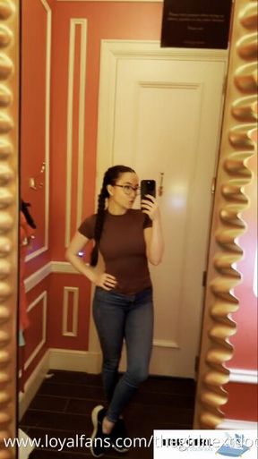 Just a few clips from the changing room! Trying on a few outfits today 💖 I think you’ll like this one!