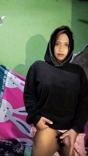 Shemale hijab masturbating in the room   Clip 1