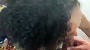 tatuada gostosa conhece o boy na rua e leva pra casa pra dar o cuzinho de quatro empinada na poltrona