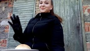 SLAVE-SANDWICH DELUXE