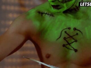 Kayla Green Avid Halloween Sex With Large Dong Masseur - LETSDOEIT