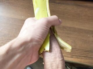 Сладко кончать в банан????????