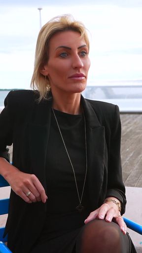 Anouk 34 Years Old, Her First Video