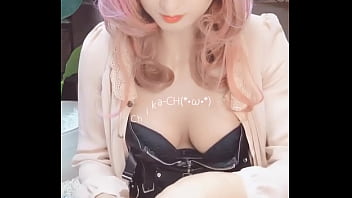 A transvestite who makes up while putting out the crotch