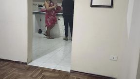 el mejor amigo de mi esposa le viene a visitar y no puedo evitar ponerle los cuerno con su mejor amigo soy una esposa fiel pero me gusta mas como el me lo hace que mi esposo
