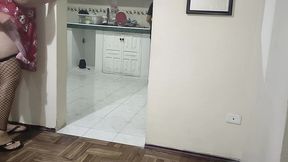 el mejor amigo de mi esposa le viene a visitar y no puedo evitar ponerle los cuerno con su mejor amigo soy una esposa fiel pero me gusta mas como el me lo hace que mi esposo