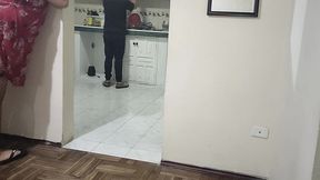 el mejor amigo de mi esposa le viene a visitar y no puedo evitar ponerle los cuerno con su mejor amigo soy una esposa fiel pero me gusta mas como el me lo hace que mi esposo