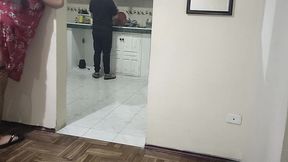 el mejor amigo de mi esposa le viene a visitar y no puedo evitar ponerle los cuerno con su mejor amigo soy una esposa fiel pero me gusta mas como el me lo hace que mi esposo
