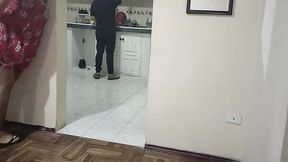 el mejor amigo de mi esposa le viene a visitar y no puedo evitar ponerle los cuerno con su mejor amigo soy una esposa fiel pero me gusta mas como el me lo hace que mi esposo
