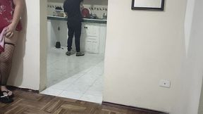 el mejor amigo de mi esposa le viene a visitar y no puedo evitar ponerle los cuerno con su mejor amigo soy una esposa fiel pero me gusta mas como el me lo hace que mi esposo