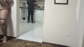 el mejor amigo de mi esposa le viene a visitar y no puedo evitar ponerle los cuerno con su mejor amigo soy una esposa fiel pero me gusta mas como el me lo hace que mi esposo