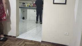 el mejor amigo de mi esposa le viene a visitar y no puedo evitar ponerle los cuerno con su mejor amigo soy una esposa fiel pero me gusta mas como el me lo hace que mi esposo