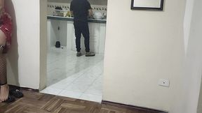 el mejor amigo de mi esposa le viene a visitar y no puedo evitar ponerle los cuerno con su mejor amigo soy una esposa fiel pero me gusta mas como el me lo hace que mi esposo