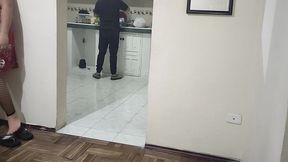 el mejor amigo de mi esposa le viene a visitar y no puedo evitar ponerle los cuerno con su mejor amigo soy una esposa fiel pero me gusta mas como el me lo hace que mi esposo