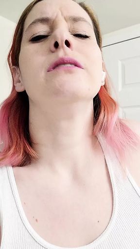 Milf reacts to bullet vibrator