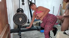 ops minha cal&ccedil_a rasgou bem no cu, meu personal me fodeu na academia mesmo