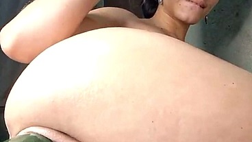 Anal Este gran pepino no cabe en mi culo