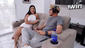 ME CONTRATARON PARA HACER EL ASEO PERO TERMIN� GIMIENDO CON EL DUE�O ADENTRO DE MI - CAMILA HENAO