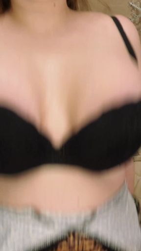 Bouncing Boobs in Bra, 4 Bras