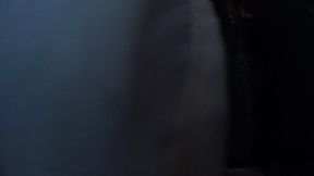 un voyeur vient me mater sous la douche