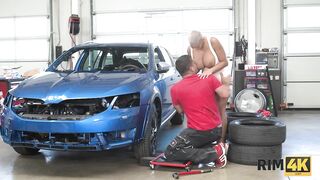 RIM4K. Well-rounded cutie tastes asshole of tired vehicle mechanic