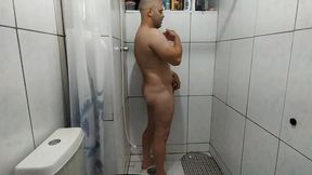 fui espiar o jack no banho e peguei no flagra batendo uma nao aguentei e ele teve que me foder