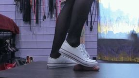 Cock under sneakers (wmv)