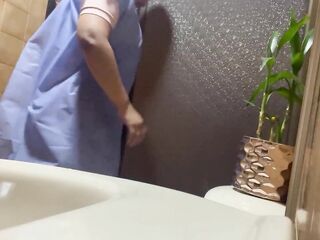 Camera records marvelous squirts in the clinic bath