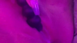 Película de una chica solitaria follándose su propio trasero