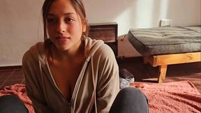 A SOLAS CON LA PRIMA DE MI AMIGO. LE LLENO LA CARITA DE LECHE