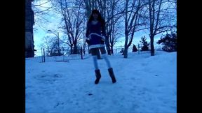 I walk in the winter in a hot outfit and dance in