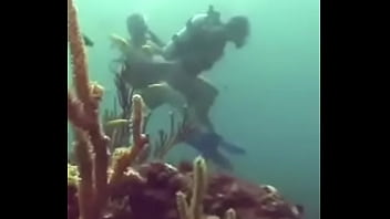 Sexo na agua hmmmmmmmmmmmmmmmm que delicia