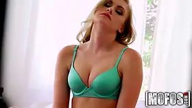 Mofos - jessie teen - girlfriend bangs land