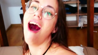 Zabawiam się w upalny dzień i proszę abyś się na mnie spuścił