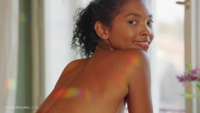 Watch This Sexy Babe Shake it Like a Pro!