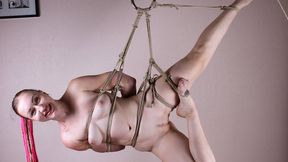 Amanda: nude barefoot girl, bound with hemp rope and suspended sideways, wiggles and turns around in the air (HD MOV)