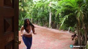 Sheridan Love: the Curvy Star on the Move