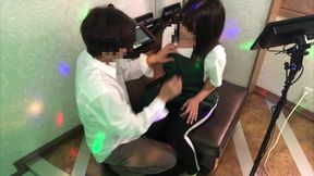 大学生カラオケ店員と室内ねっとりsex