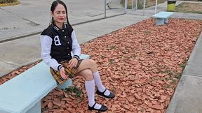 colegiala folla con el vecino que la invito a su casa a comer helado y le dio algo mas.