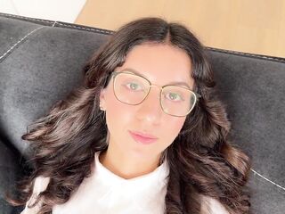 Beauty can't Pronounce Some Letters and Turns to a Professional Speech Therapist who Bangs Her